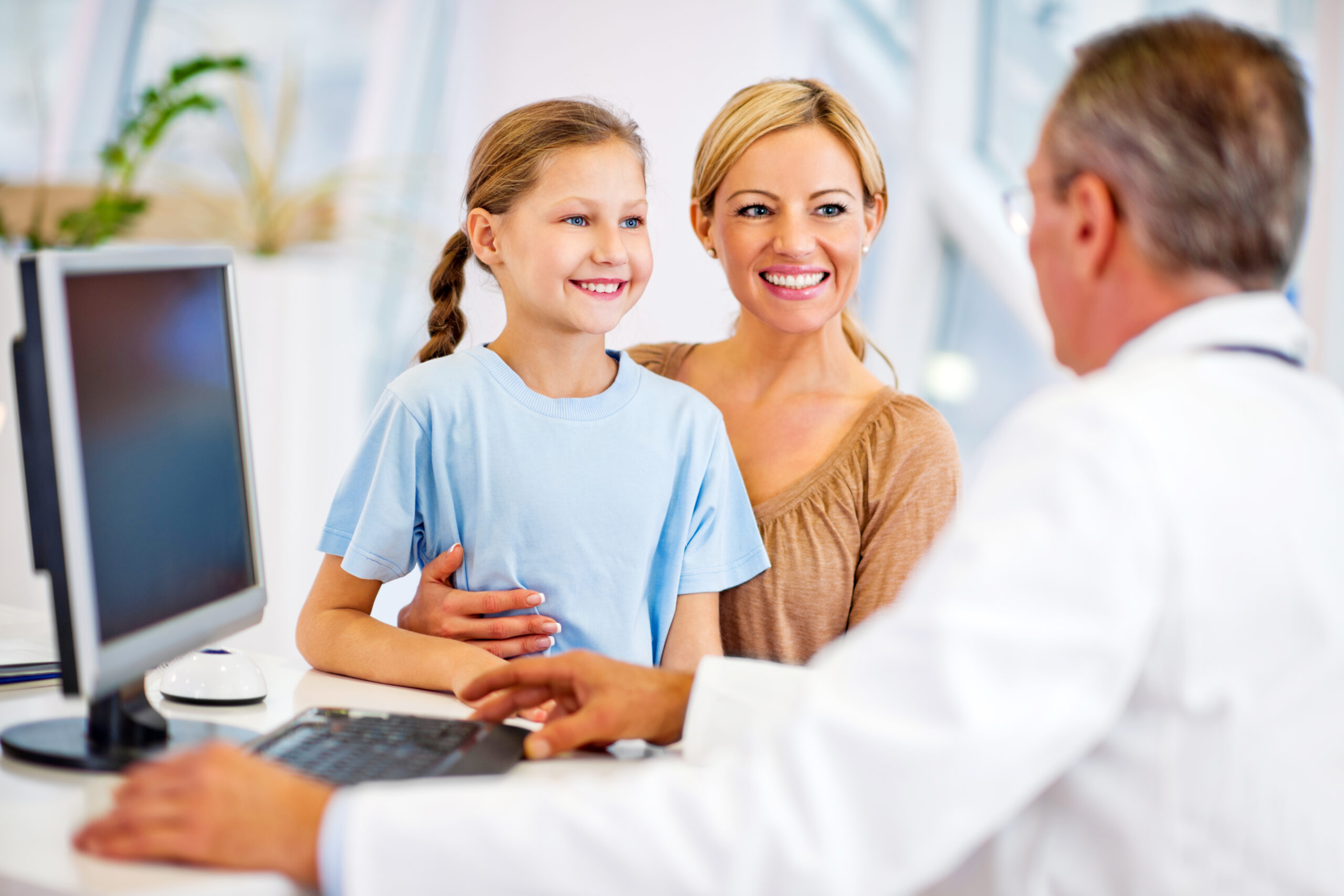 young-patient-with-her-mother-in-the-doctor-office